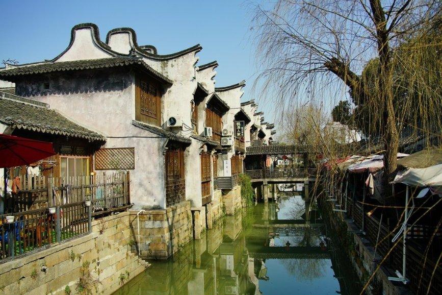 旋转的圆球