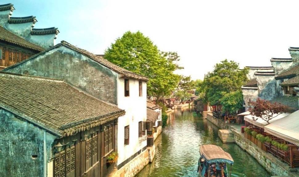 为什么女特工被审讯的时候只能穿内衣？游戏画面